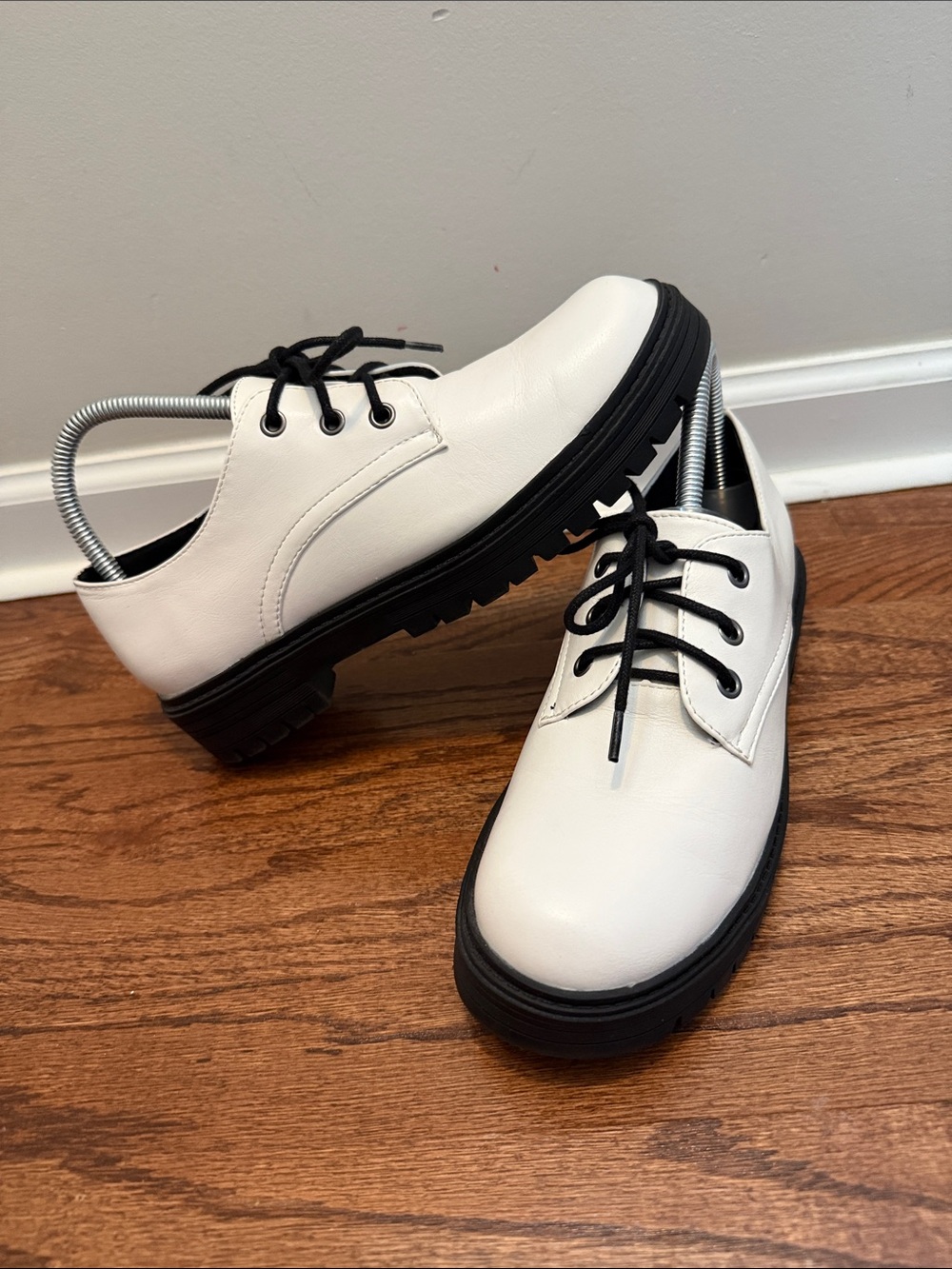 Seychelles Katie Platform White Lace-Up Oxfords with Black Soles